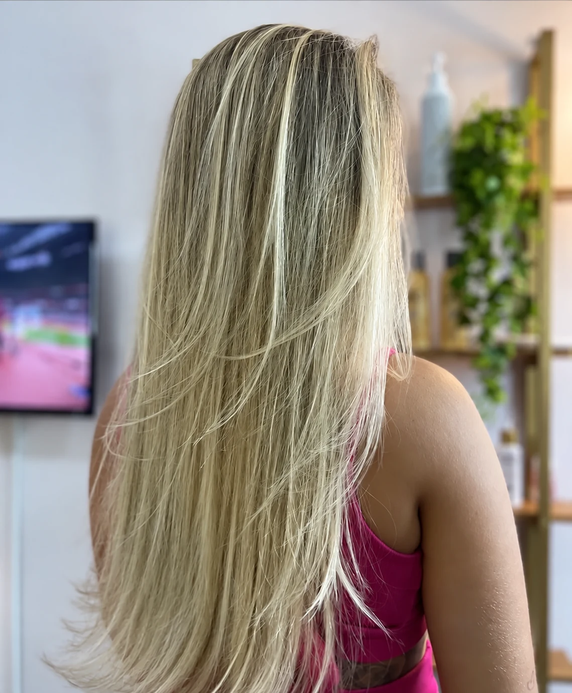 Cabelo loiro longo visto por trás